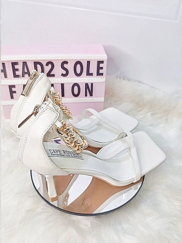 Cape Robbin White Sandal With Chain Ever