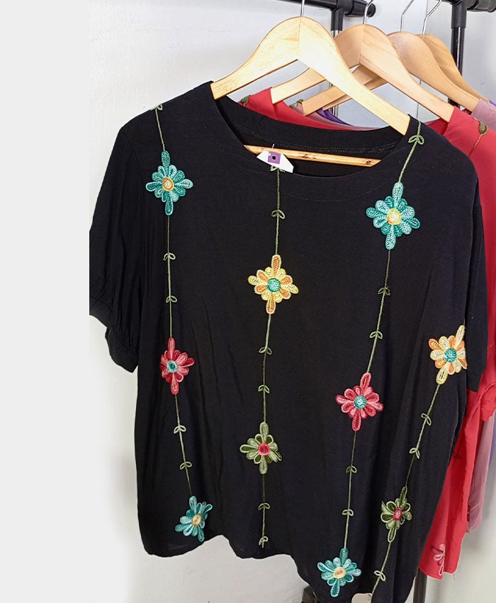 FLOWERY TOP IN VARIOUS COLOURS