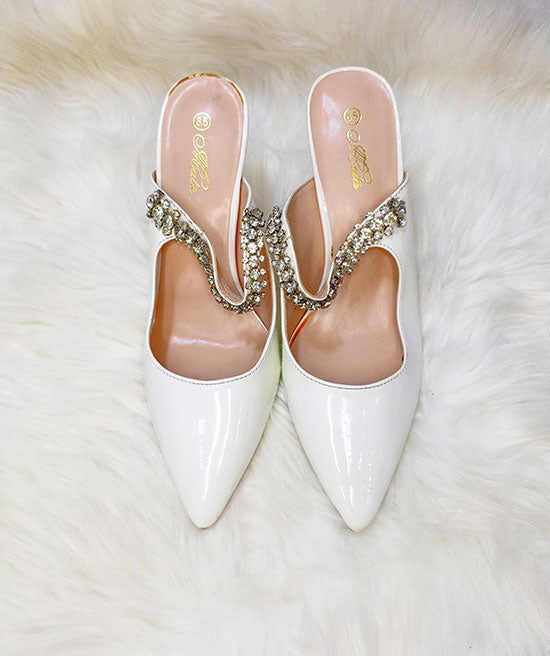 MATA HALF SHOE WITH STONES FASHION POLICE HEELS WHITE
