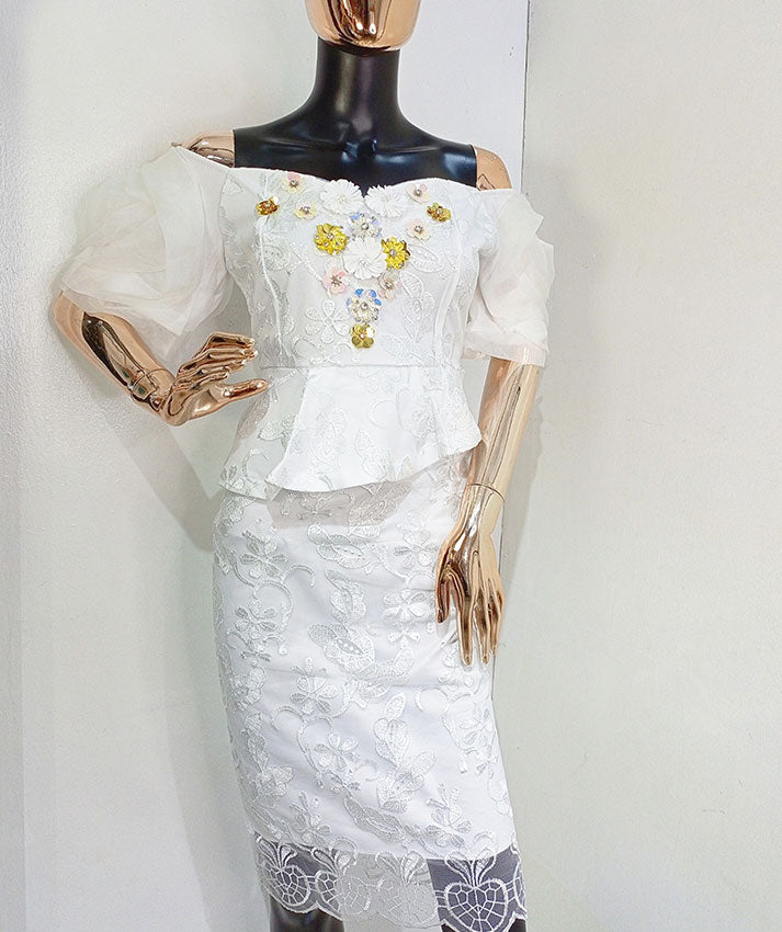 New Co Bella White Accessory Dress With Accessory