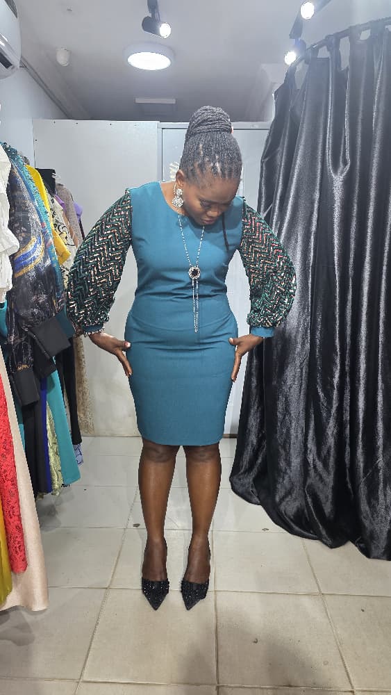 TREND UP Green Dress with Sequence Sleeve and Chain