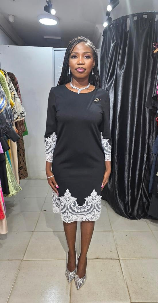 DISE COLLECTION Black Dress with White Lace Detail and brooche