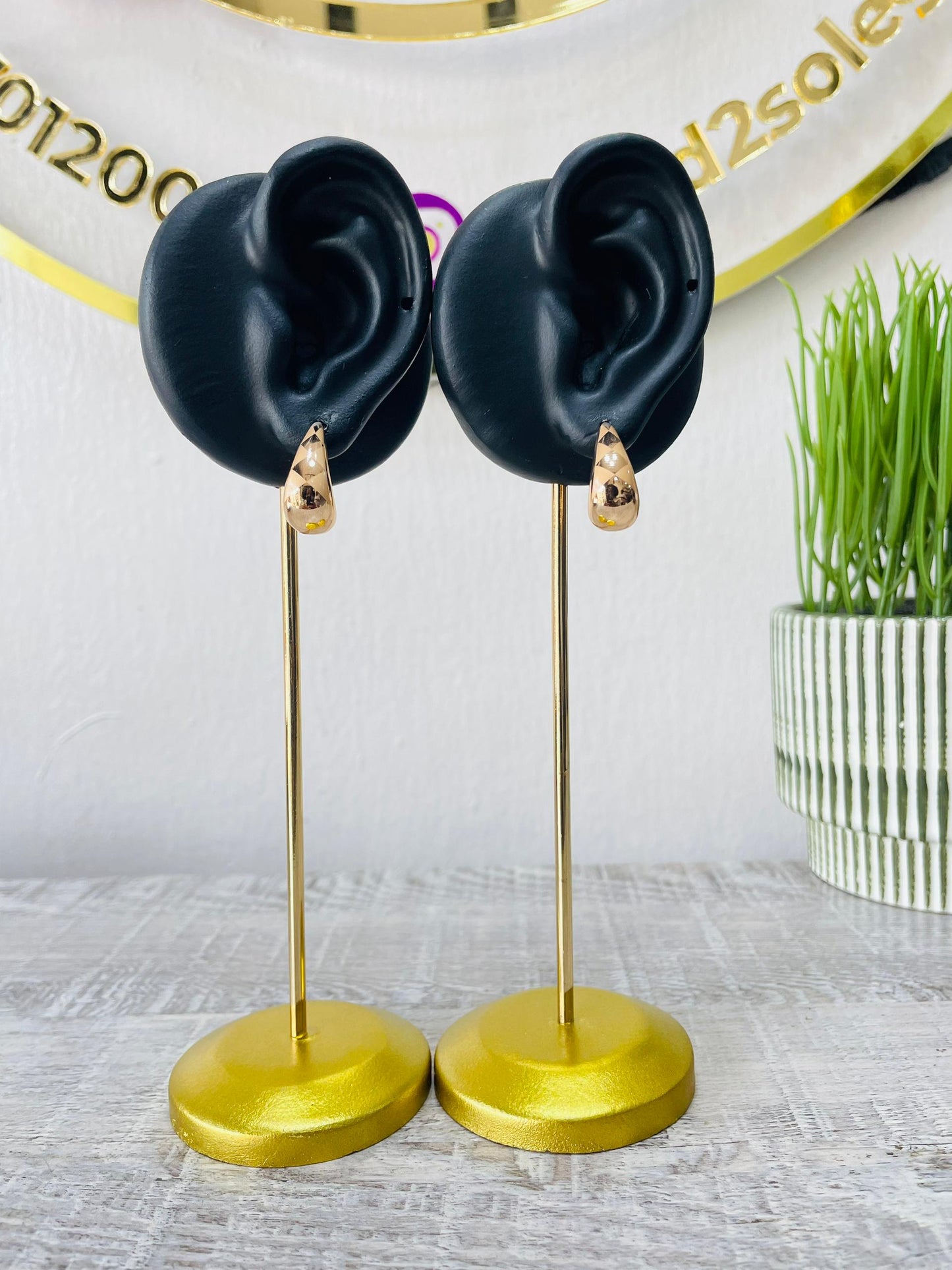 Medium teardrop gold tone earrings