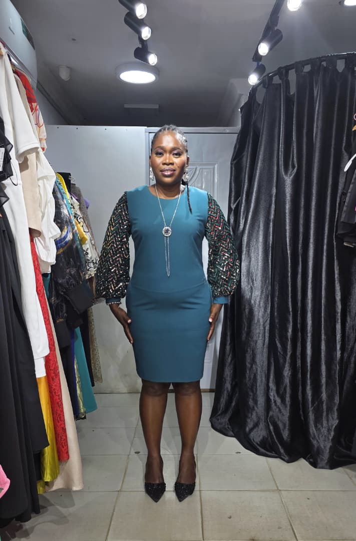 TREND UP Green Dress with Sequence Sleeve and Chain