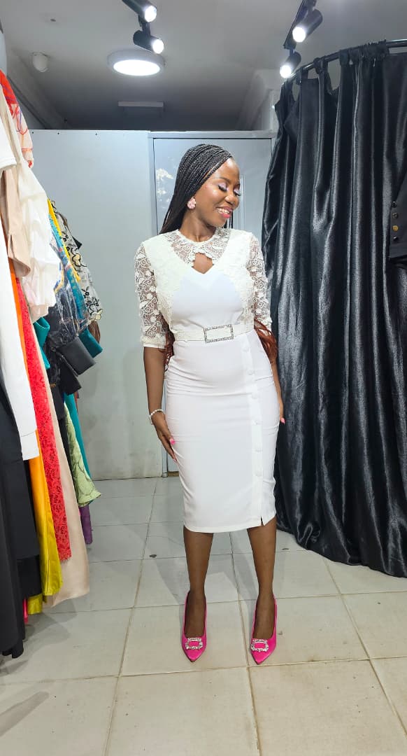 DEJAVU GOLD FASHION Off white Dress with lace and Belt