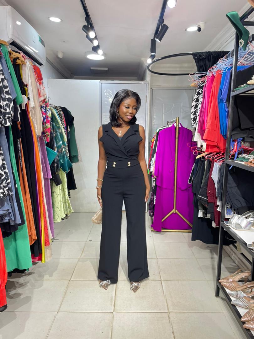 ALMOST FAMOUS BUTTONED PALAZZO JUMPSUIT IN BLACK