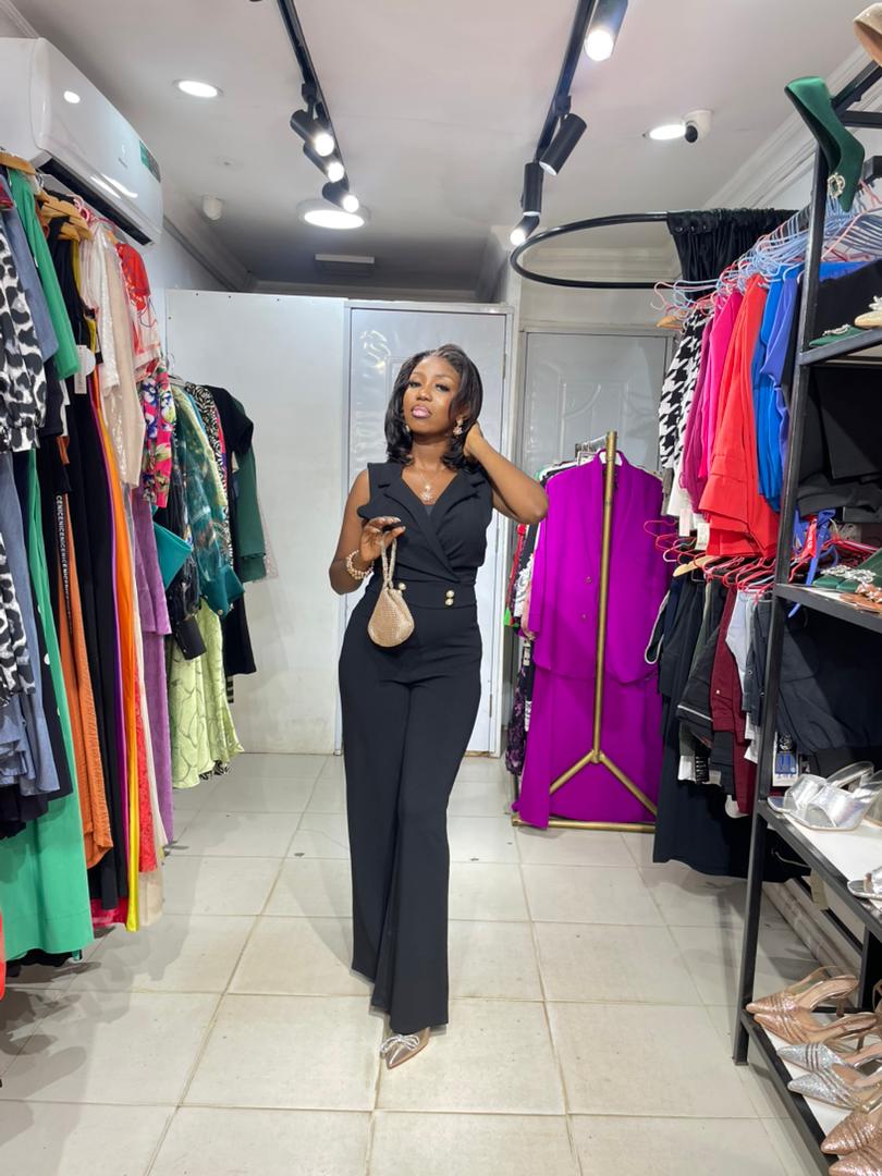 ALMOST FAMOUS BUTTONED PALAZZO JUMPSUIT IN BLACK