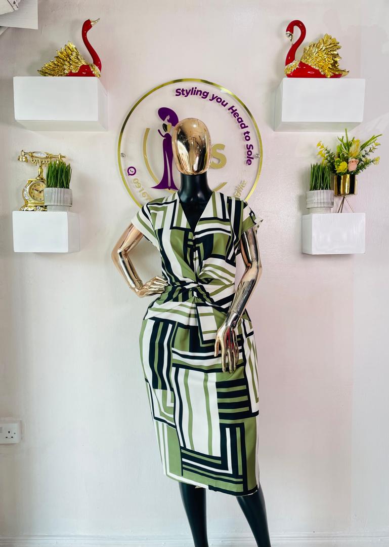 NY&C BLACK AND GREEN DRESS V-NECK GEOMETRIC DRESS